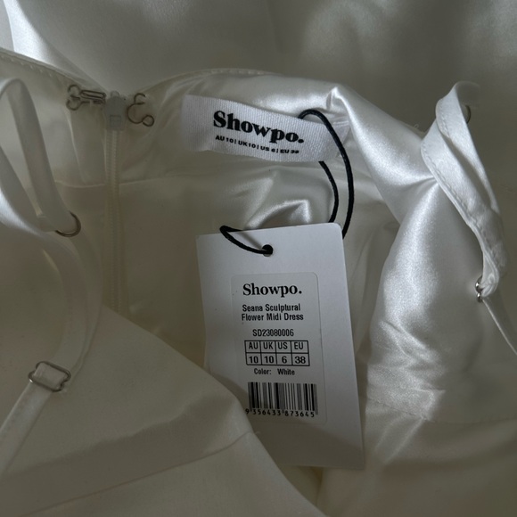 White 3D flower dress - Picture 3 of 3